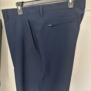 Johnston & Murphy XC4 Dark Blue Flat Front Shorts size 40L